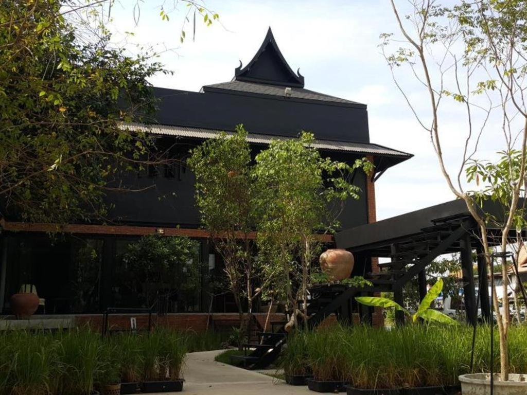 Silp-Pa Phra Nakhon Si Ayutthaya Hotel Exterior foto